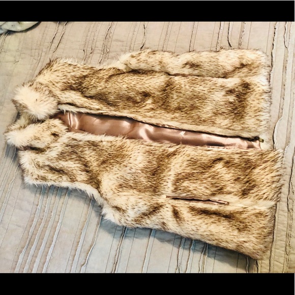 Fake fur vest - Picture 1 of 2